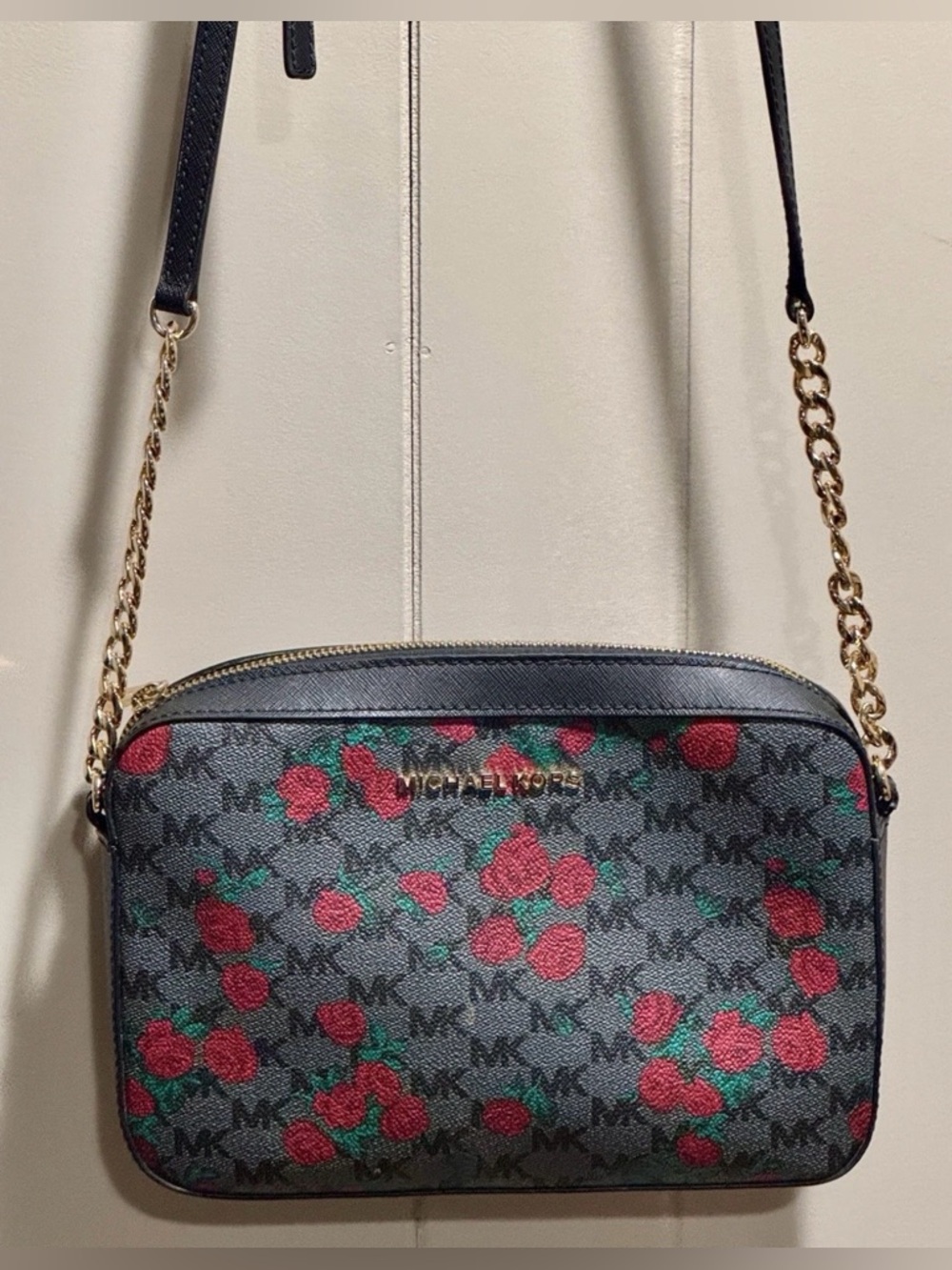 HTF Michael Kors Selma Jet Set Crossbody  Gold tone Chain GUC MK Logo Red Roses
